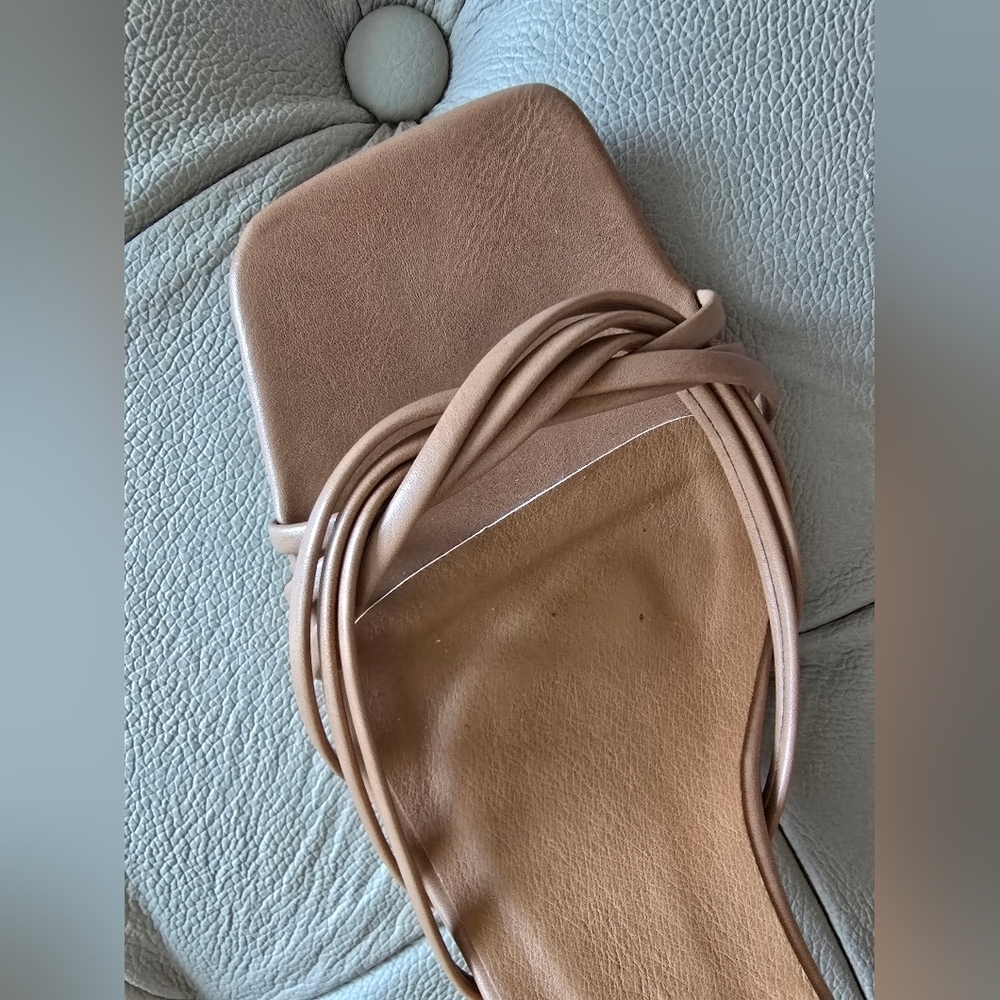 Billini Sandals Ankle Strap Square Heels Tan Brown Camel size 8.5 - Picture 2 of 7